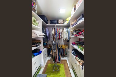 Apartamento à venda com 180m², 4 quartos e 2 vagas Apartamento à venda com 180m², 4 quartos e 2 vagasCloset