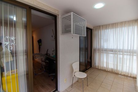 Apartamento à venda com 180m², 4 quartos e 2 vagas Apartamento à venda com 180m², 4 quartos e 2 vagasVaranda