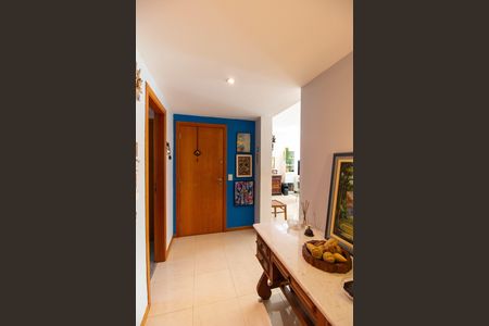 Apartamento à venda com 180m², 4 quartos e 2 vagas Apartamento à venda com 180m², 4 quartos e 2 vagasCorredor
