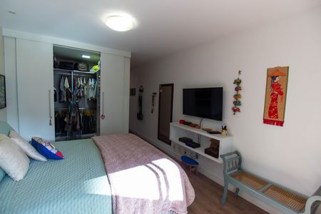 Apartamento à venda com 180m², 4 quartos e 2 vagas Apartamento à venda com 180m², 4 quartos e 2 vagas Suíte 2