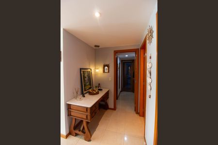 Apartamento à venda com 180m², 4 quartos e 2 vagas Apartamento à venda com 180m², 4 quartos e 2 vagasCorredor
