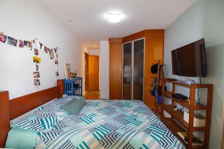 Apartamento à venda com 180m², 4 quartos e 2 vagas Apartamento à venda com 180m², 4 quartos e 2 vagas Suíte 3