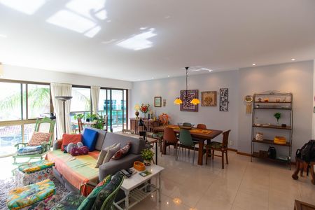 Apartamento à venda com 180m², 4 quartos e 2 vagas Apartamento à venda com 180m², 4 quartos e 2 vagasSala