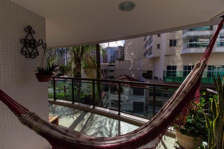 Apartamento à venda com 180m², 4 quartos e 2 vagas Apartamento à venda com 180m², 4 quartos e 2 vagasVista da Suíte