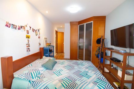 Apartamento à venda com 180m², 4 quartos e 2 vagas Apartamento à venda com 180m², 4 quartos e 2 vagas Suíte 3