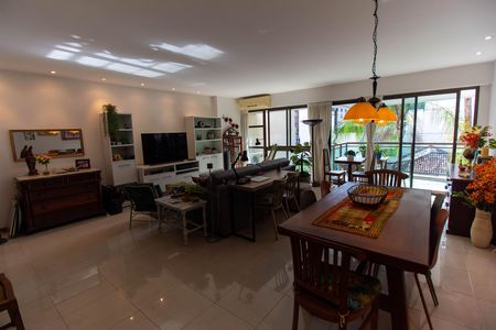 Apartamento à venda com 180m², 4 quartos e 2 vagas Apartamento à venda com 180m², 4 quartos e 2 vagasSala
