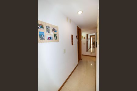 Apartamento à venda com 180m², 4 quartos e 2 vagas Apartamento à venda com 180m², 4 quartos e 2 vagasCorredor