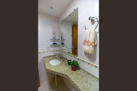 Apartamento à venda com 180m², 4 quartos e 2 vagas Apartamento à venda com 180m², 4 quartos e 2 vagasBanheiro da Suíte 1
