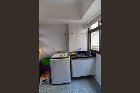 Apartamento à venda com 180m², 4 quartos e 2 vagas Apartamento à venda com 180m², 4 quartos e 2 vagasCozinha e Área de Serviço