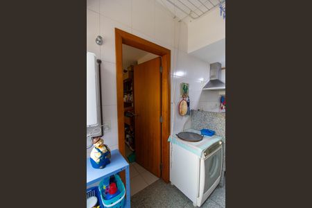 Apartamento à venda com 180m², 4 quartos e 2 vagas Apartamento à venda com 180m², 4 quartos e 2 vagasCozinha e Área de Serviço