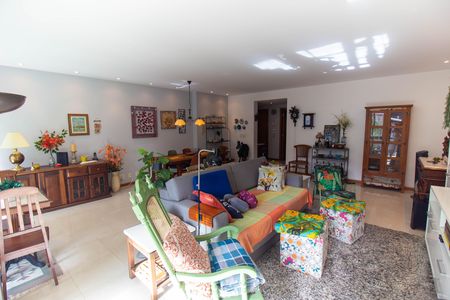 Apartamento à venda com 180m², 4 quartos e 2 vagas Apartamento à venda com 180m², 4 quartos e 2 vagasSala