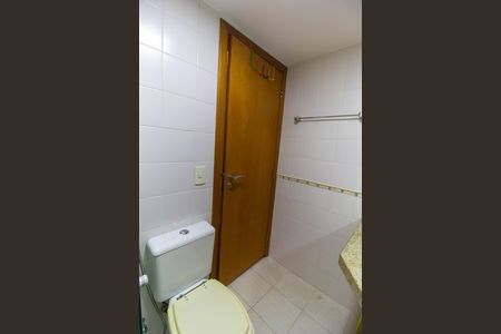 Apartamento à venda com 180m², 4 quartos e 2 vagas Apartamento à venda com 180m², 4 quartos e 2 vagasBanheiro da Suíte 1