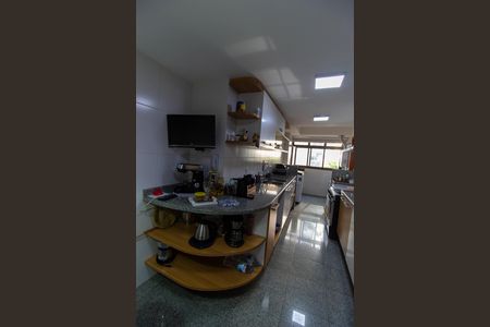 Apartamento à venda com 180m², 4 quartos e 2 vagas Apartamento à venda com 180m², 4 quartos e 2 vagasCozinha e Área de Serviço