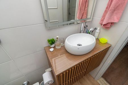 Apartamento à venda com 82m², 2 quartos e 1 vaga Apartamento à venda com 82m², 2 quartos e 1 vagaBanheiro Social