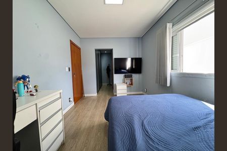 Casa à venda com 230m², 4 quartos e 4 vagas