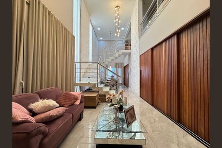 Casa à venda com 230m², 4 quartos e 4 vagas