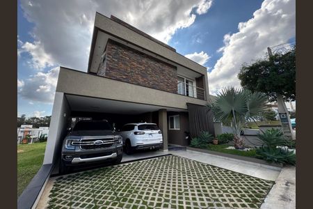 Casa à venda com 230m², 4 quartos e 4 vagas