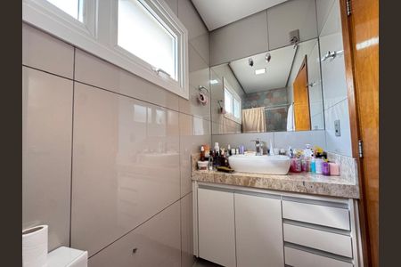Casa à venda com 230m², 4 quartos e 4 vagas