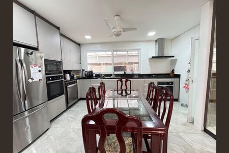 Casa à venda com 4 quartos, 230m² em Jardim Ermida I, Jundiaí
