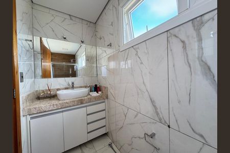 Casa à venda com 230m², 4 quartos e 4 vagas