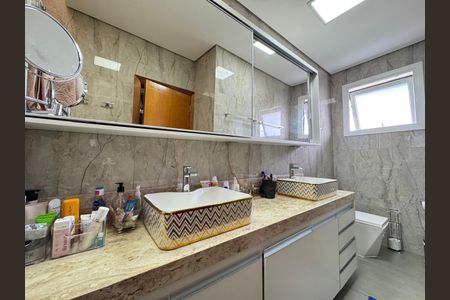 Casa à venda com 230m², 4 quartos e 4 vagas