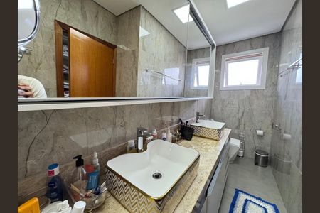 Casa à venda com 230m², 4 quartos e 4 vagas