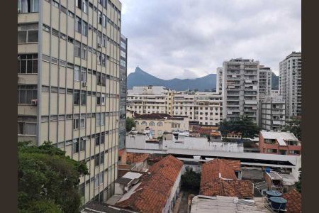 Apartamento à venda com 76m², 2 quartos e sem vaga