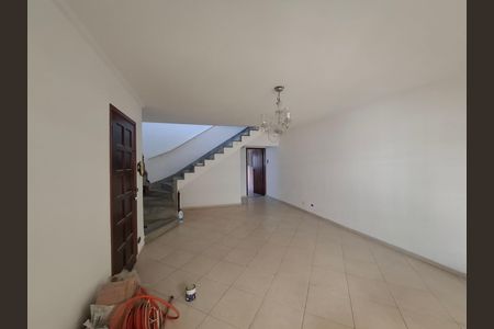 Casa à venda com 4 quartos, 142m² em Jardim Picolo, São Paulo