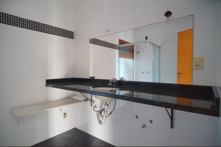 Apartamento para alugar com 246m², 4 quartos e 2 vagasBanheiro da Suíte