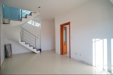 Apartamento para alugar com 246m², 4 quartos e 2 vagassala