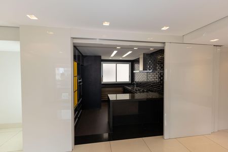 Apartamento para alugar com 105m², 2 quartos e 2 vagas Apartamento para alugar com 105m², 2 quartos e 2 vagasCozinha
