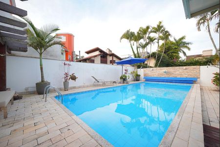 Casa para alugar com 450m², 3 quartos e 3 vagasPiscina