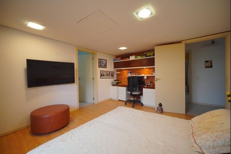 Casa para alugar com 450m², 3 quartos e 3 vagasSuíte