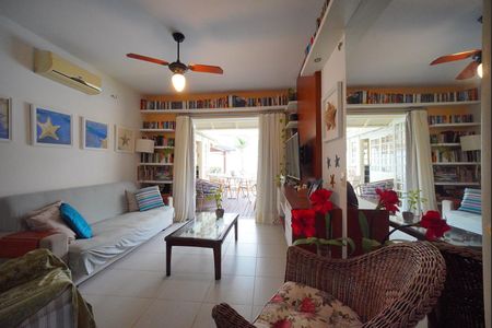 Sala 2 de casa para alugar com 3 quartos, 450m² em Jurerê, Florianópolis