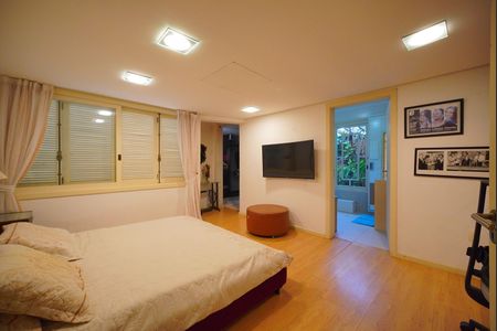 Casa para alugar com 450m², 3 quartos e 3 vagasSuíte 