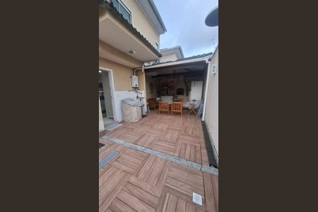 Casa de condomínio à venda com 108m², 3 quartos e 2 vagasÁrea Externa