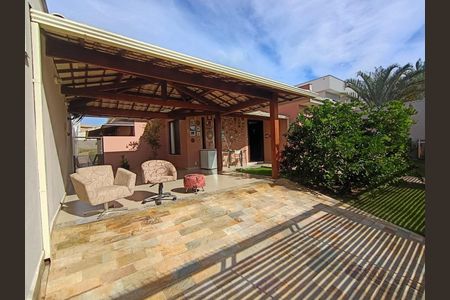 Casa à venda com 175m², 3 quartos e 2 vagas