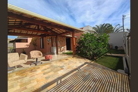 Casa à venda com 175m², 3 quartos e 2 vagas