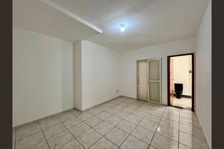 Casa para alugar com 200m², 3 quartos e 3 vagas Casa para alugar com 200m², 3 quartos e 3 vagasSuíte 2