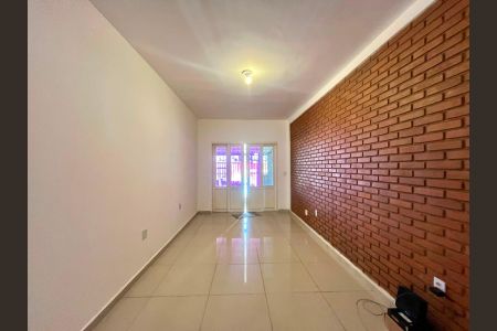 Casa para alugar com 200m², 3 quartos e 3 vagas Casa para alugar com 200m², 3 quartos e 3 vagasSala