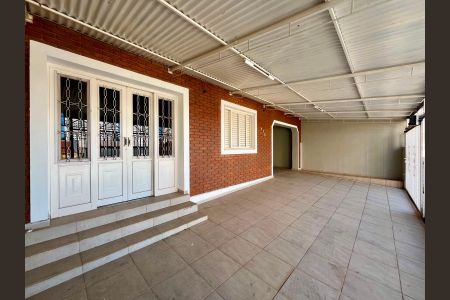 Casa para alugar com 200m², 3 quartos e 3 vagas Casa para alugar com 200m², 3 quartos e 3 vagasFachada e garagem