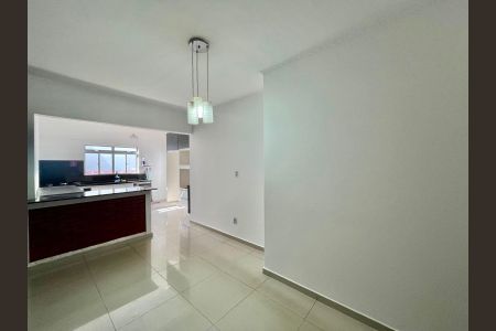 Casa para alugar com 200m², 3 quartos e 3 vagas Casa para alugar com 200m², 3 quartos e 3 vagasSala de Jantar