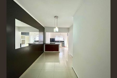 Casa para alugar com 200m², 3 quartos e 3 vagas Casa para alugar com 200m², 3 quartos e 3 vagasSala de Jantar