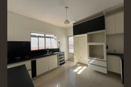 Casa para alugar com 200m², 3 quartos e 3 vagas Casa para alugar com 200m², 3 quartos e 3 vagasCozinha