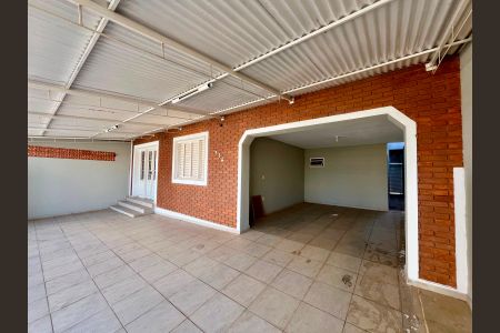 Casa para alugar com 200m², 3 quartos e 3 vagas Casa para alugar com 200m², 3 quartos e 3 vagasFachada e garagem