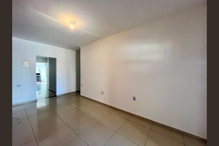 Casa para alugar com 200m², 3 quartos e 3 vagas Casa para alugar com 200m², 3 quartos e 3 vagasSala