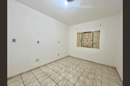 Casa para alugar com 200m², 3 quartos e 3 vagas Casa para alugar com 200m², 3 quartos e 3 vagasQuarto 1