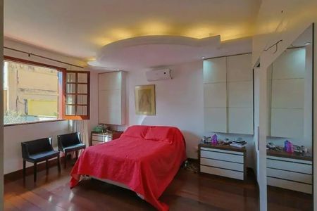 Casa para alugar com 364m², 4 quartos e 6 vagas Casa para alugar com 364m², 4 quartos e 6 vagasSuíte
