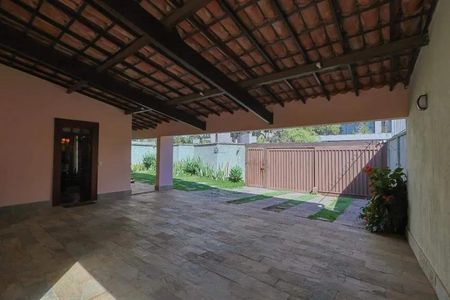 Casa para alugar com 364m², 4 quartos e 6 vagas Casa para alugar com 364m², 4 quartos e 6 vagasÁrea comum