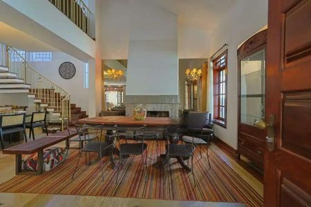 Casa para alugar com 364m², 4 quartos e 6 vagas Casa para alugar com 364m², 4 quartos e 6 vagasSala